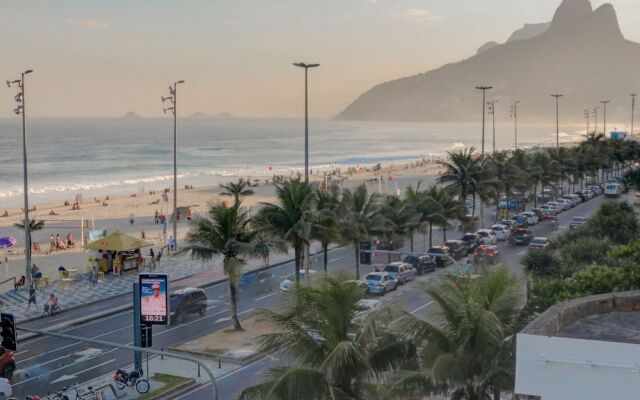 LinkHouse Majestic Beachfront Ipanema 3BDR Y1-008