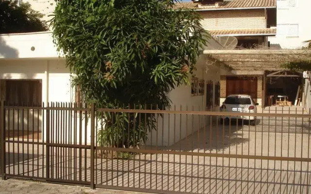 Morada do Pica-Pau Apartamentos, Casa e Camping na praia de Bombas, Bombinhas/SC