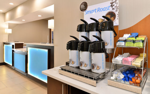 Holiday Inn Express Hotel & Suites Cincinnati-Blue Ash by IHG