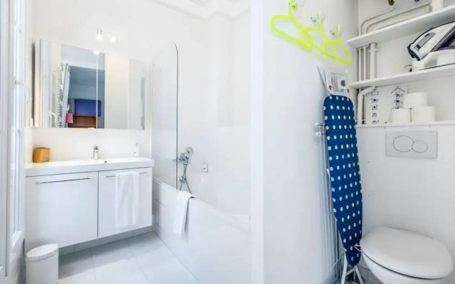 Charming Apartment With Balcony - 5 min Republique