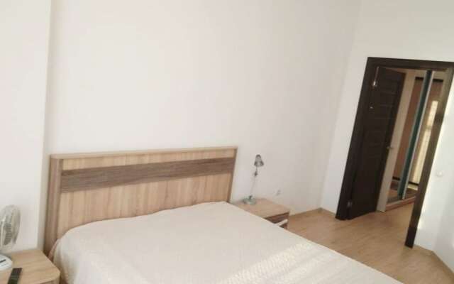 Апартаменты на ул. Комарова, 58-218