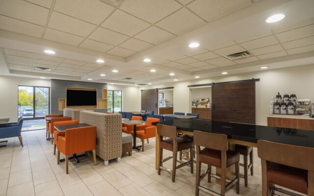 Holiday Inn Express Hotel & Suites Louisville East, an IHG Hotel