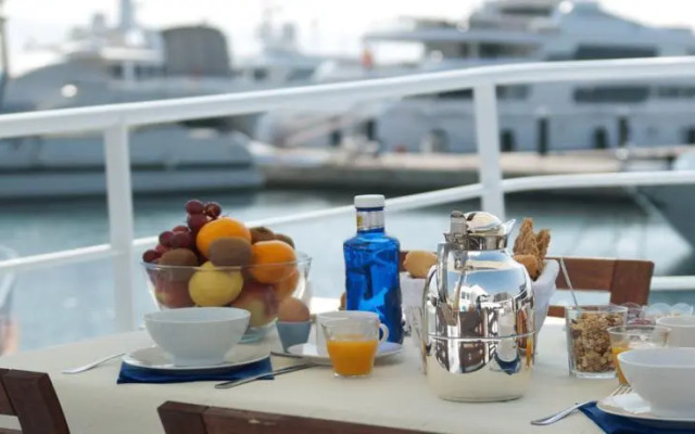 B&B Boat St. Katharine Barcelona