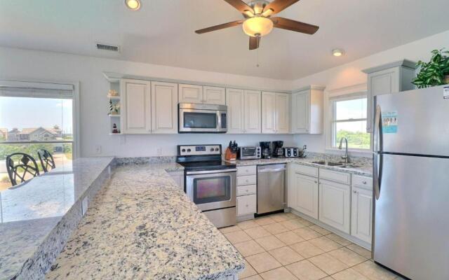 6170 - Poolside Paradise