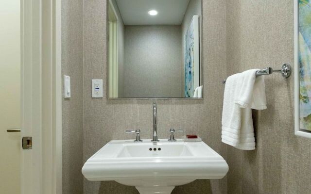 Oceanview Condo in Central Beach