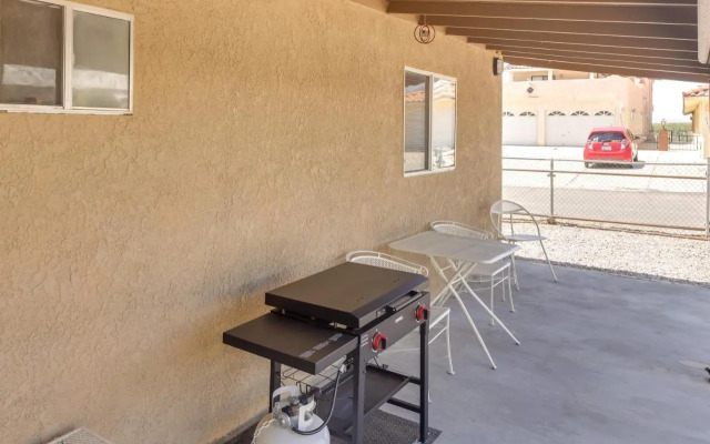 Dog-friendly Bullhead City Home - Walk to Beach!