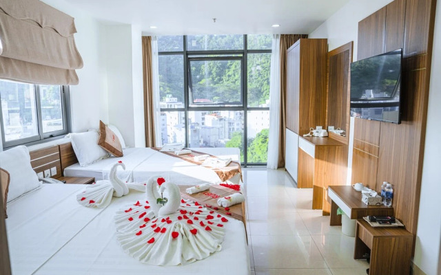 Ruby Hotel Cat Ba