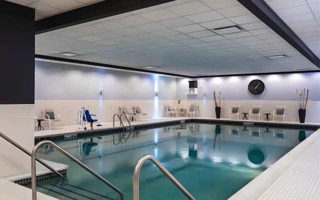 Renaissance Chicago O'Hare Suites Hotel