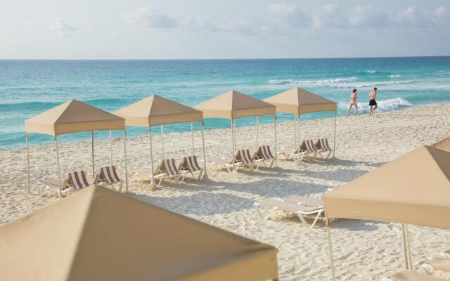 Crown Paradise Club Cancun All Inclusive