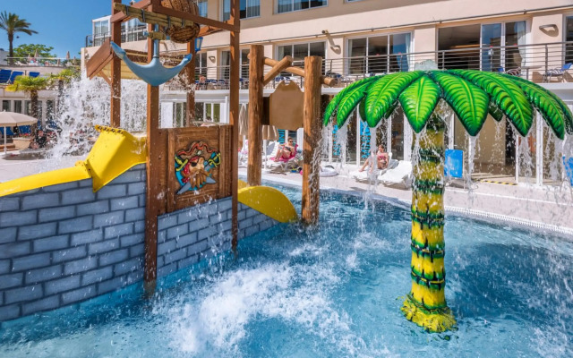 Hotel Oasis Park Splash