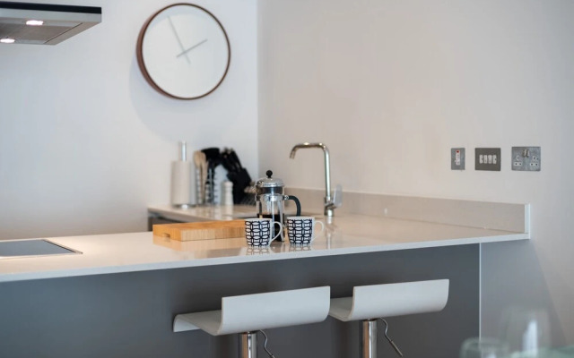 Trendy Queens Park Home Close to Hampstead by Underthedoormat