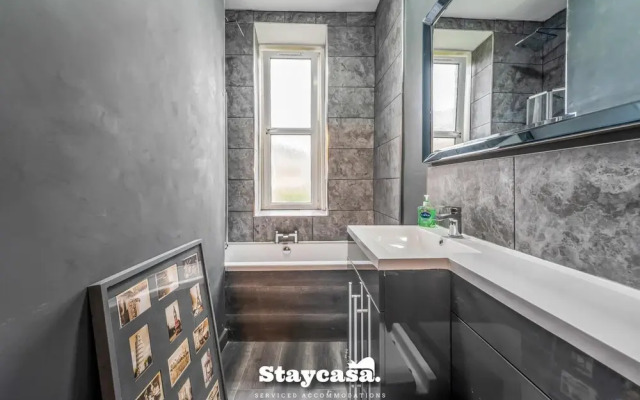 Stunning Artistic Hideout Perfect for Family