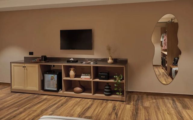 Minimalist - The Varanasi Edit