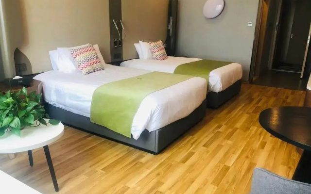 Wuzhitong Hotel (Chengdu Qilong Subway Station)