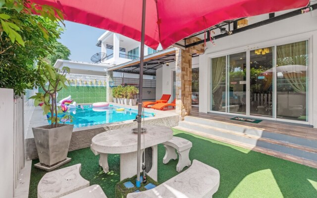Timeless pool villa by Favstay
