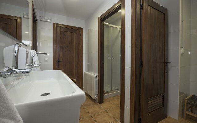 Abadia De Montenartro Hostel
