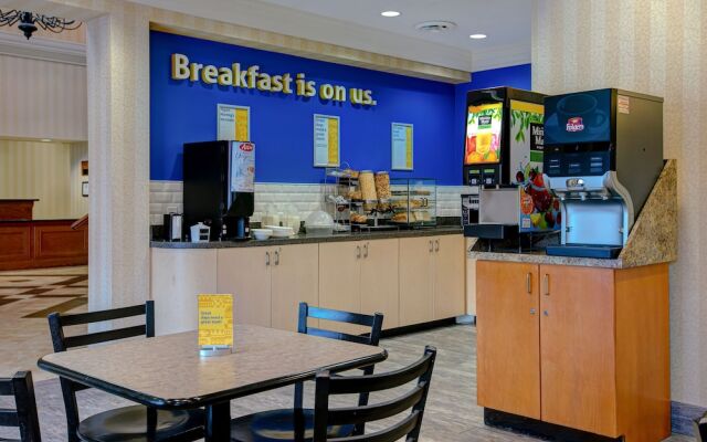 Days Inn & Suites Collingwood
