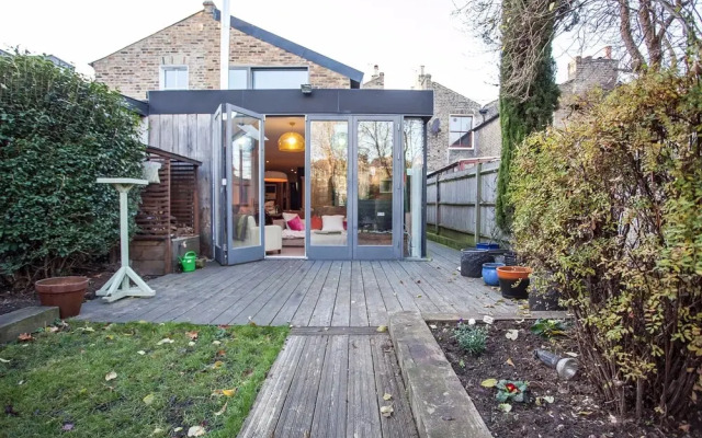Spacious 2 Bedroom House With Garden