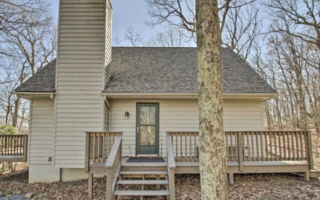 Cozy Wintergreen Cabin Near Mountain Inn & Slopes!