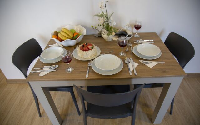 Golden World Suite Hotel