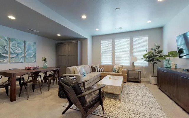 Desert Serenity 4 Bedroom Apts by RedAwning