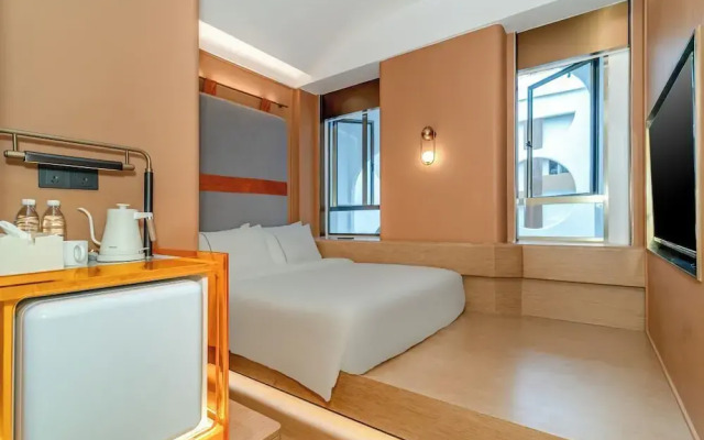 YEE HOTEL (free shuttle bus to Canton Fair Venue）