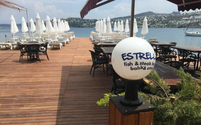Estrella Beach Hotel