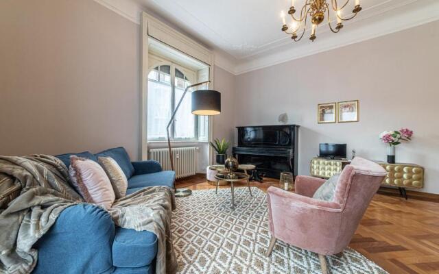 Joivy Sophisticated Flat W/ Desk