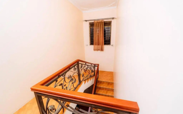 JULZ Place 3 bedroom Apartment with a lake view