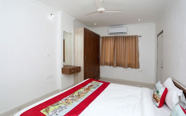 OYO 10066 Home Modern 3BHK Gulab Bagh
