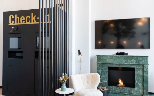 Black F Tower - Serviced Apartments