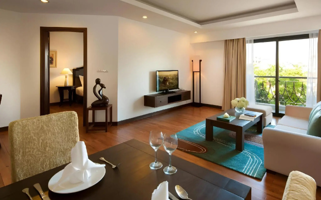 Elegant Suites Westlake