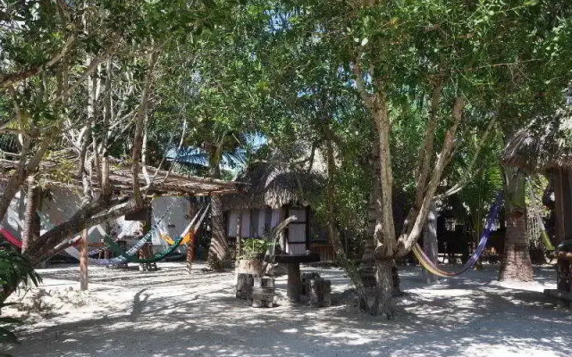 Holbox Hostel & Cabanas Ida y Vuelta Camping