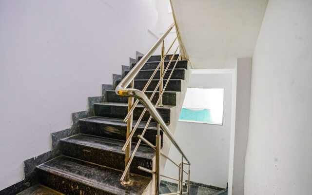 Fabhotel Crystal Inn