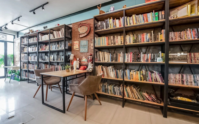 OYO 281 the Reader Cafe and Room