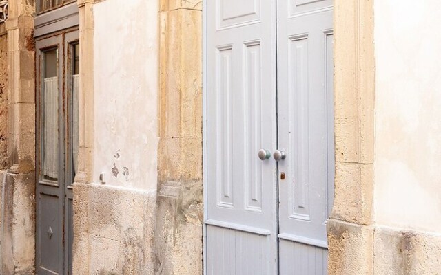 Loft with Courtyard in Ortigia