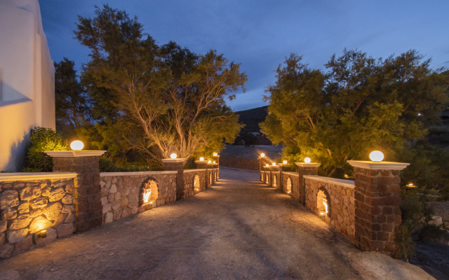 Starlight Luxury Seaside Villa & Suites