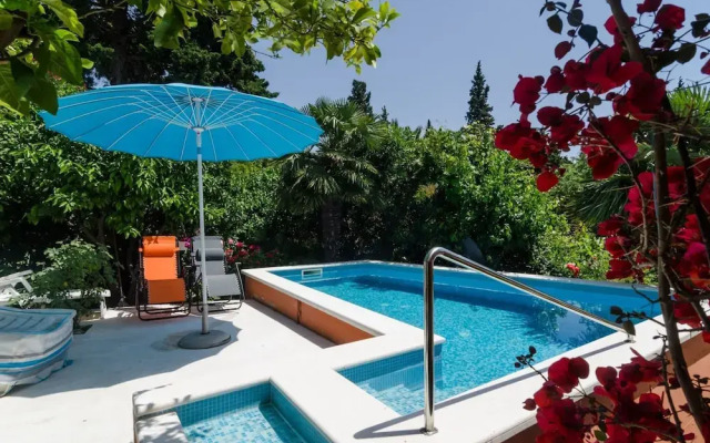 Holiday Home Gemma - Four Bedroom Holiday Home With Terrace and Swimming Pool