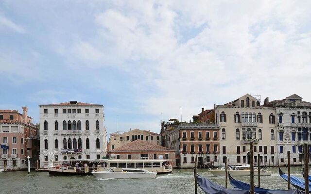 TRIBUNO Grand Canal