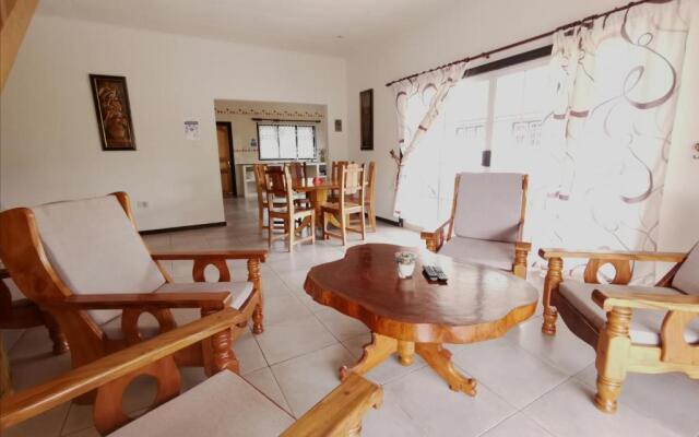 CHEZ MARVA Grande Villa COCO 3 à 12 personnes