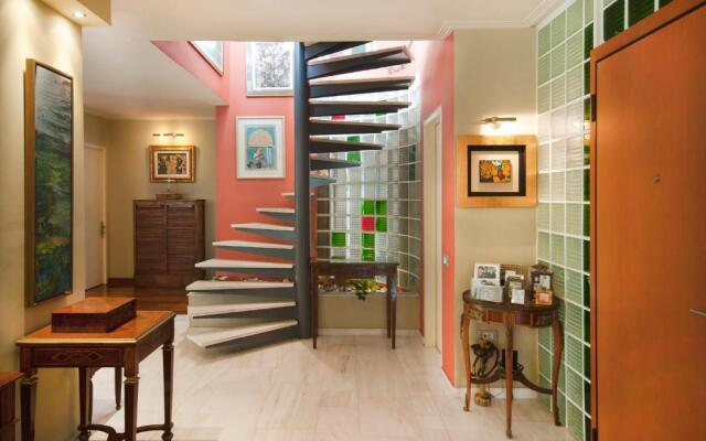 Lycabettus Hill Penthouse, Private Roof Garden & Pool