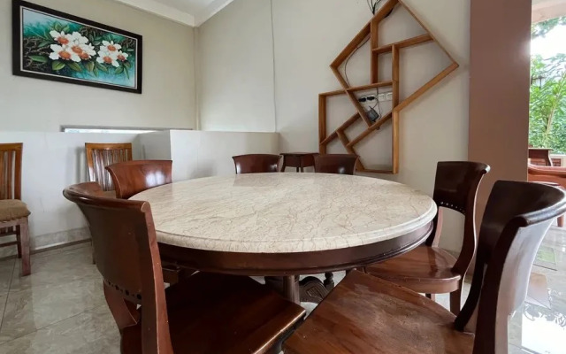 Urbanview Syariah Hotel Kanigara Batu