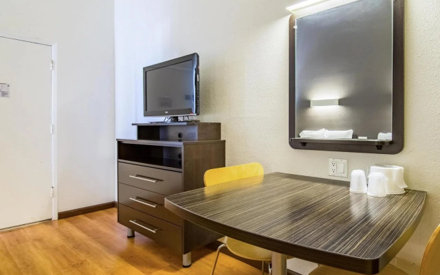 Studio 6 Cypress, CA