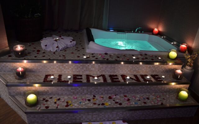 Clemence Hotel Suites