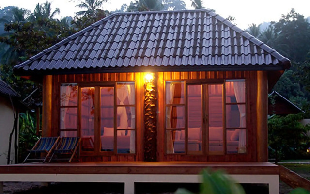 Thiw Son Beach Resort