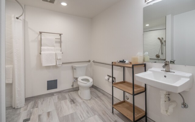 SOMA Park Inn – Civic Center