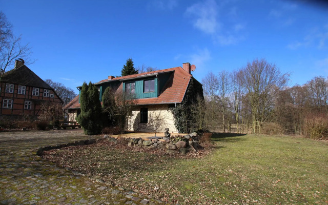 Semi detached house, Glave