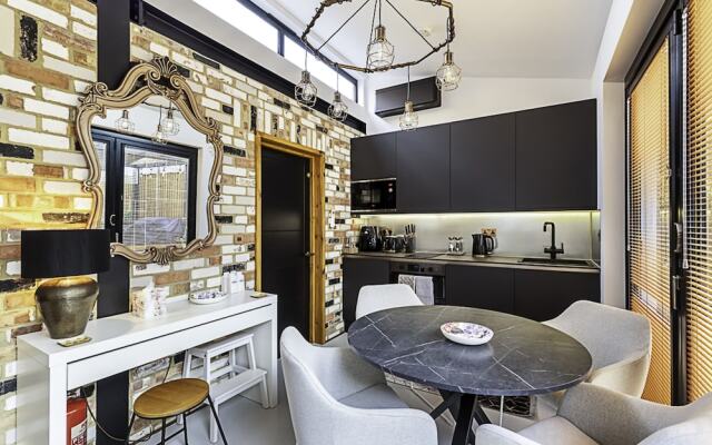 Scarlett Heart Studios in Golders Green