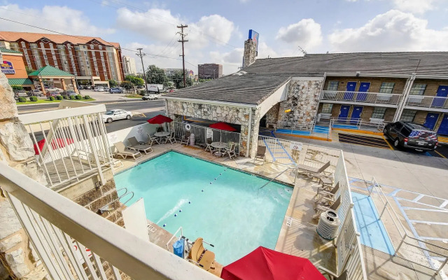 Motel 6 San Antonio, TX - Northwest Medical Center
