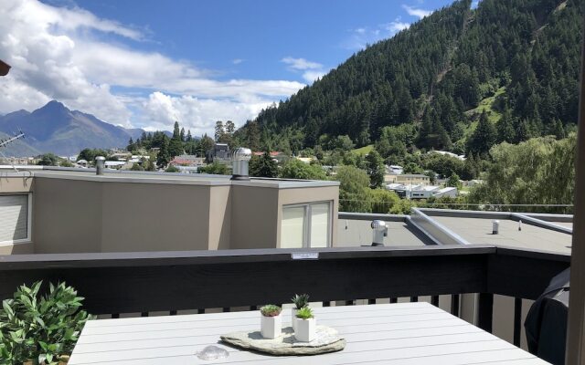 16 guests. Unique, central, mountain & lake views